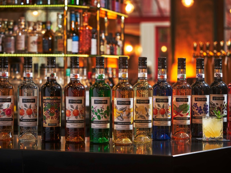 Célébrez la Journée des Liqueurs avec VEDRENNE, Liquoriste français depuis 1923